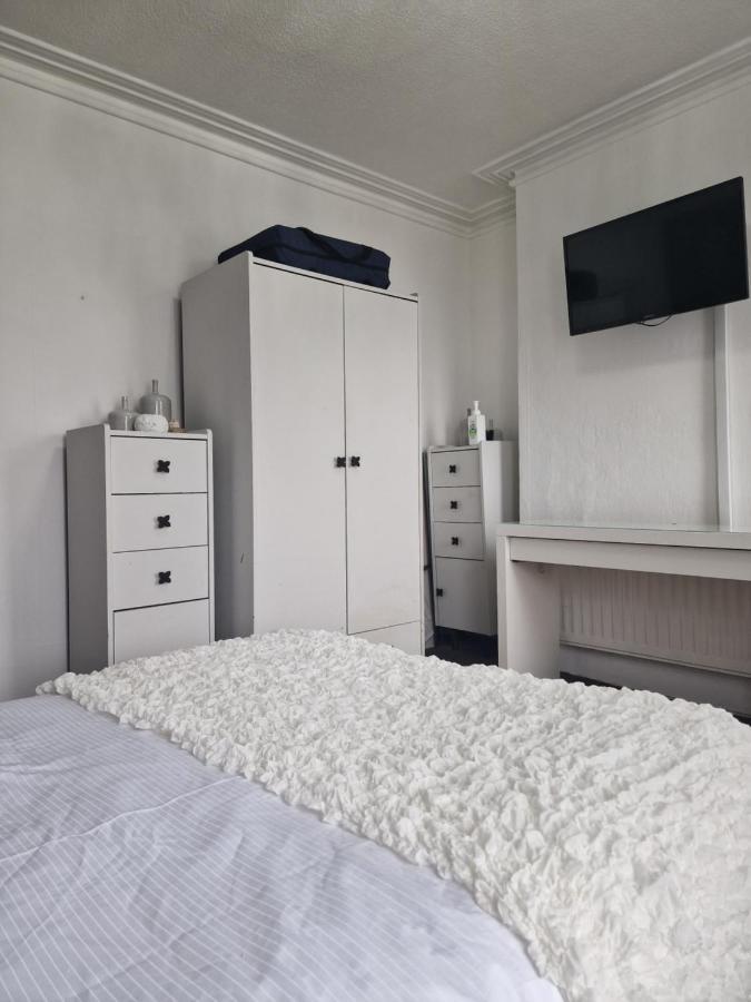 Double Rooms, Free Continental Breakfast, Pics And Full Address Sent After Booking, 2 Miles To City Centre Belfast Eksteriør billede